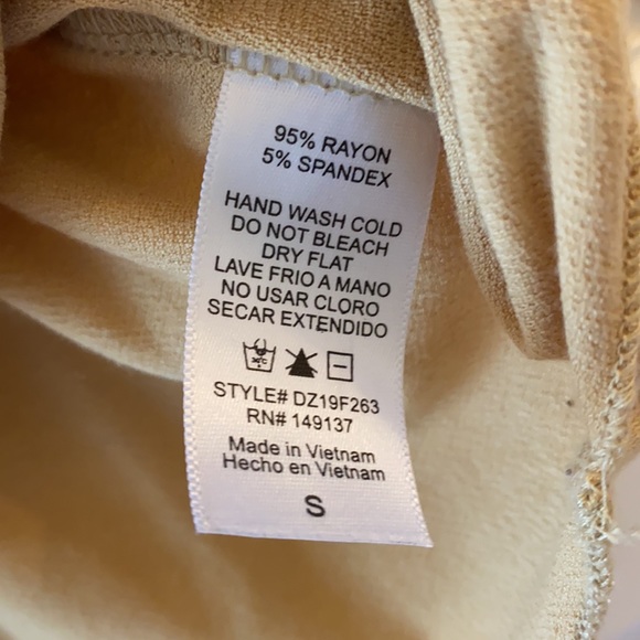 Pale yellow slouchy hi/lo top - Picture 3 of 4